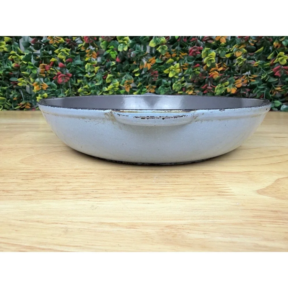 Le Creuset 23 Enameled Cast Iron Skillet Double Spout Sky Blue France 9